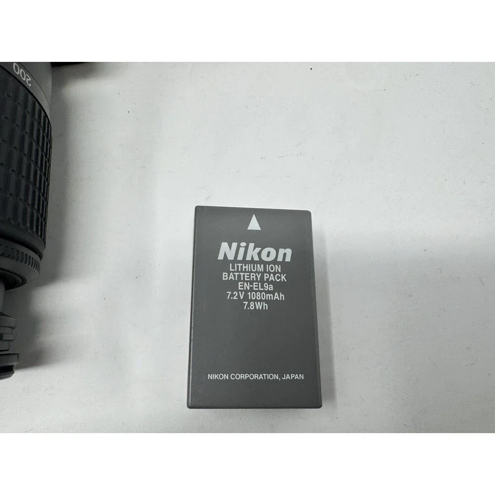 Nikon D3000 10.2MP Digital SLR Camera -Black-w/AF-S DX Nikkor 55-200mm 4-5.6G VR